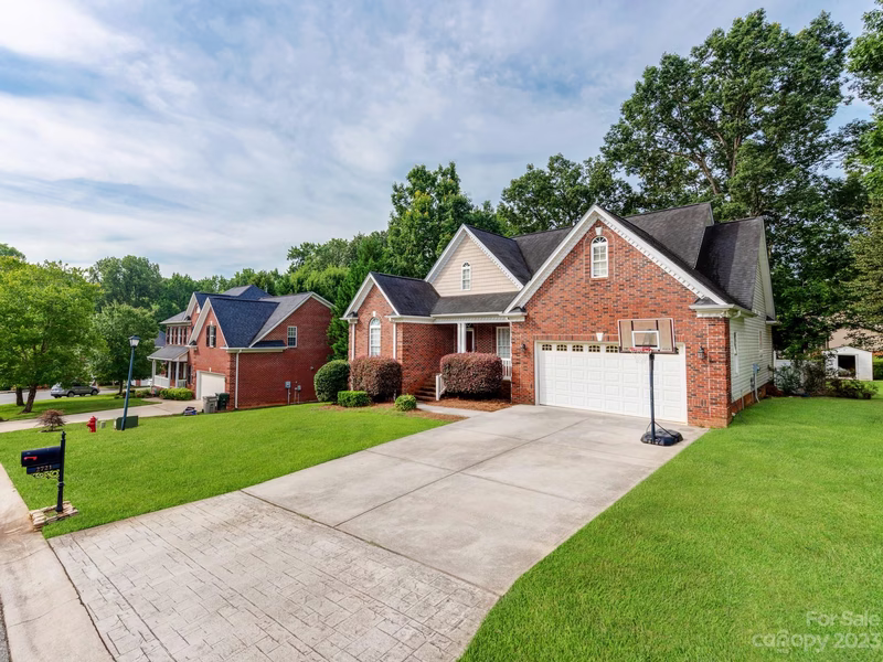 Property image 2 at 2721 Firethorn Court, Gastonia, NC 28056