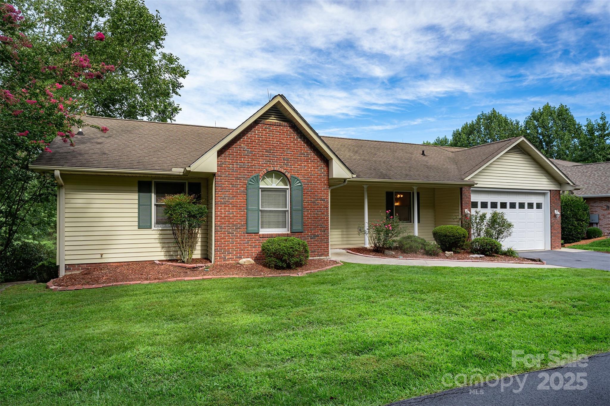 Property image 2 of 321 Mountain Valley Drive in Mountain Valley, Hendersonville, NC 28739