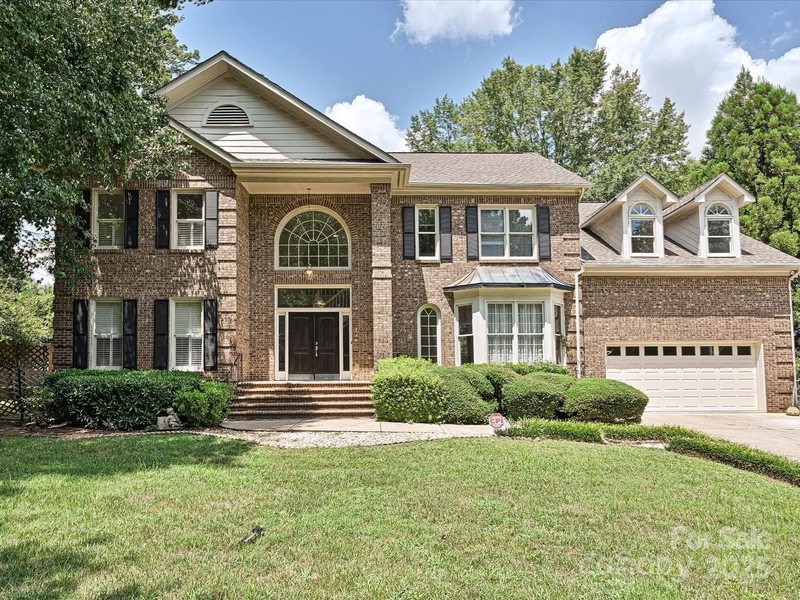 620 River Oaks Lane