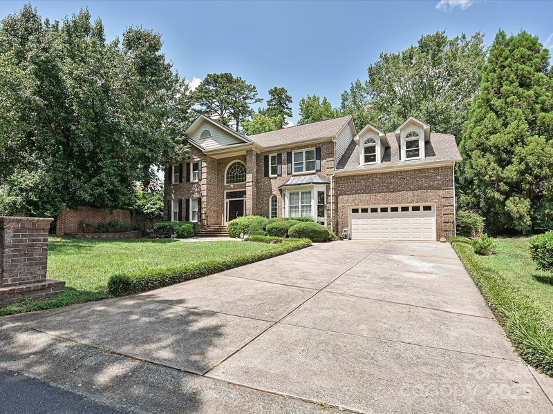 Property image 2 at 620 River Oaks Lane, Charlotte, NC 28226
