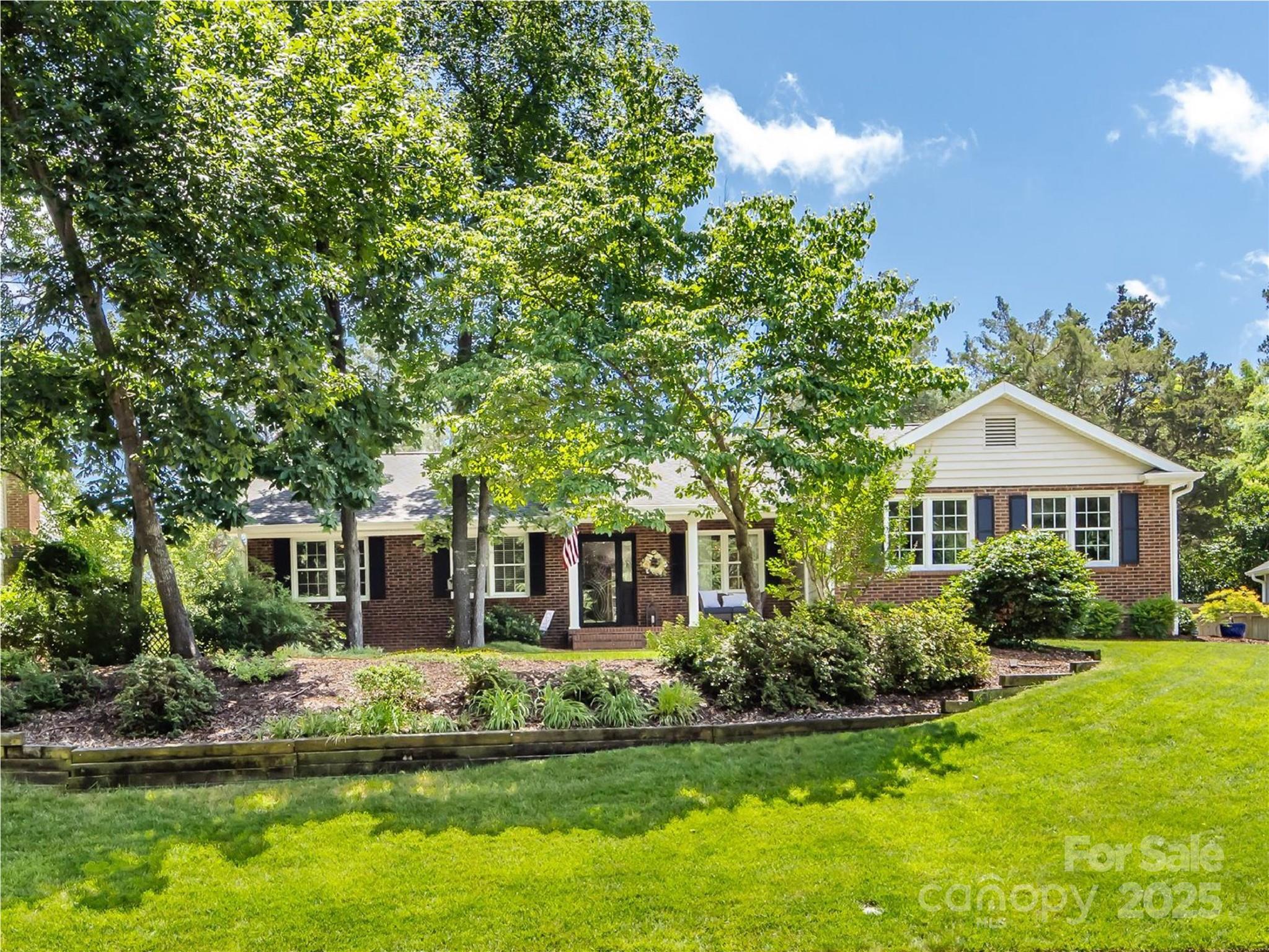 Property image 2 of 4925 Cedar Forest Drive in Carmel Valley, Charlotte, NC 28226
