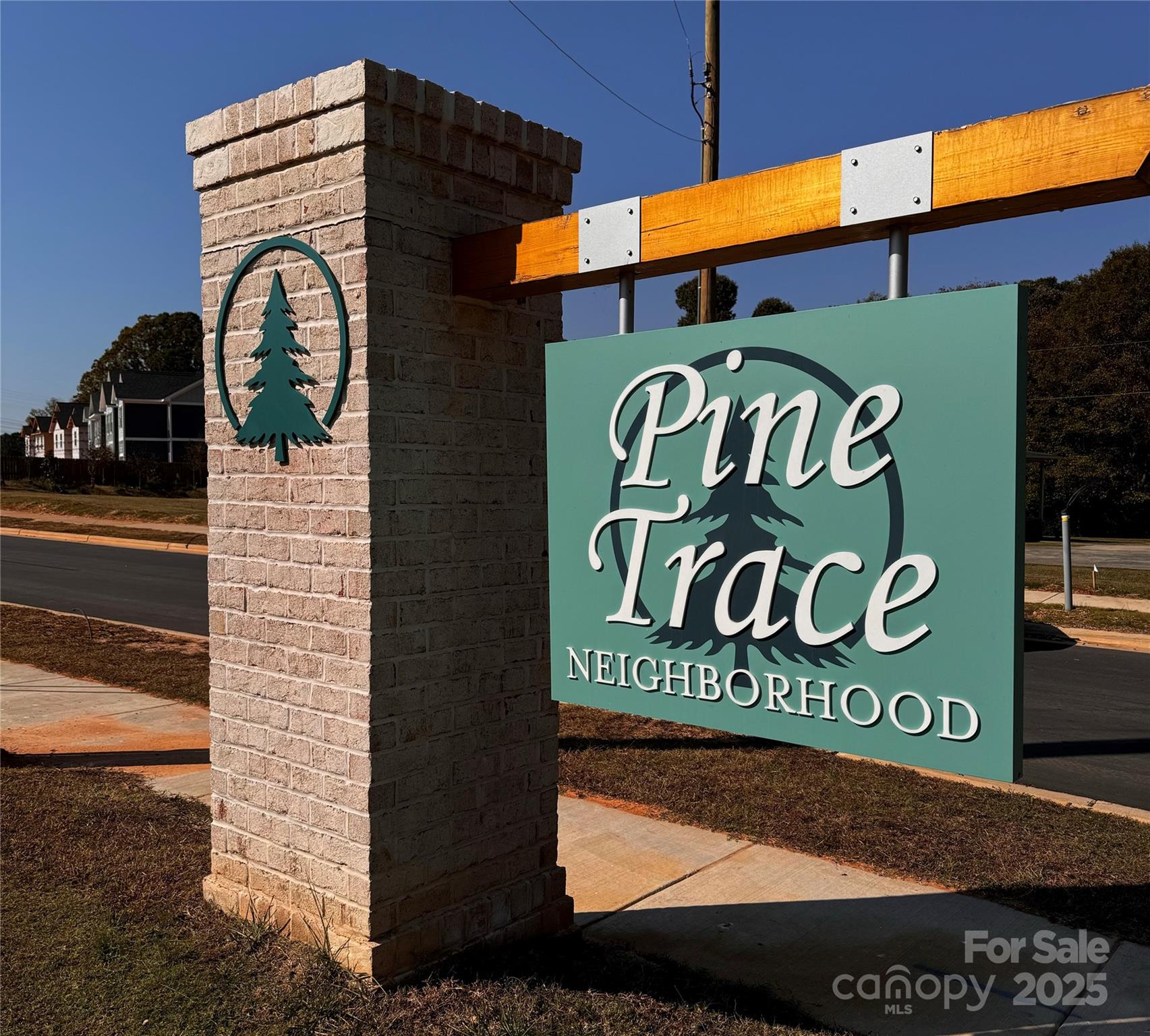 Property image 3 of 4037 Port Richmond Avenue in Pine Trace, Gastonia, NC 28056