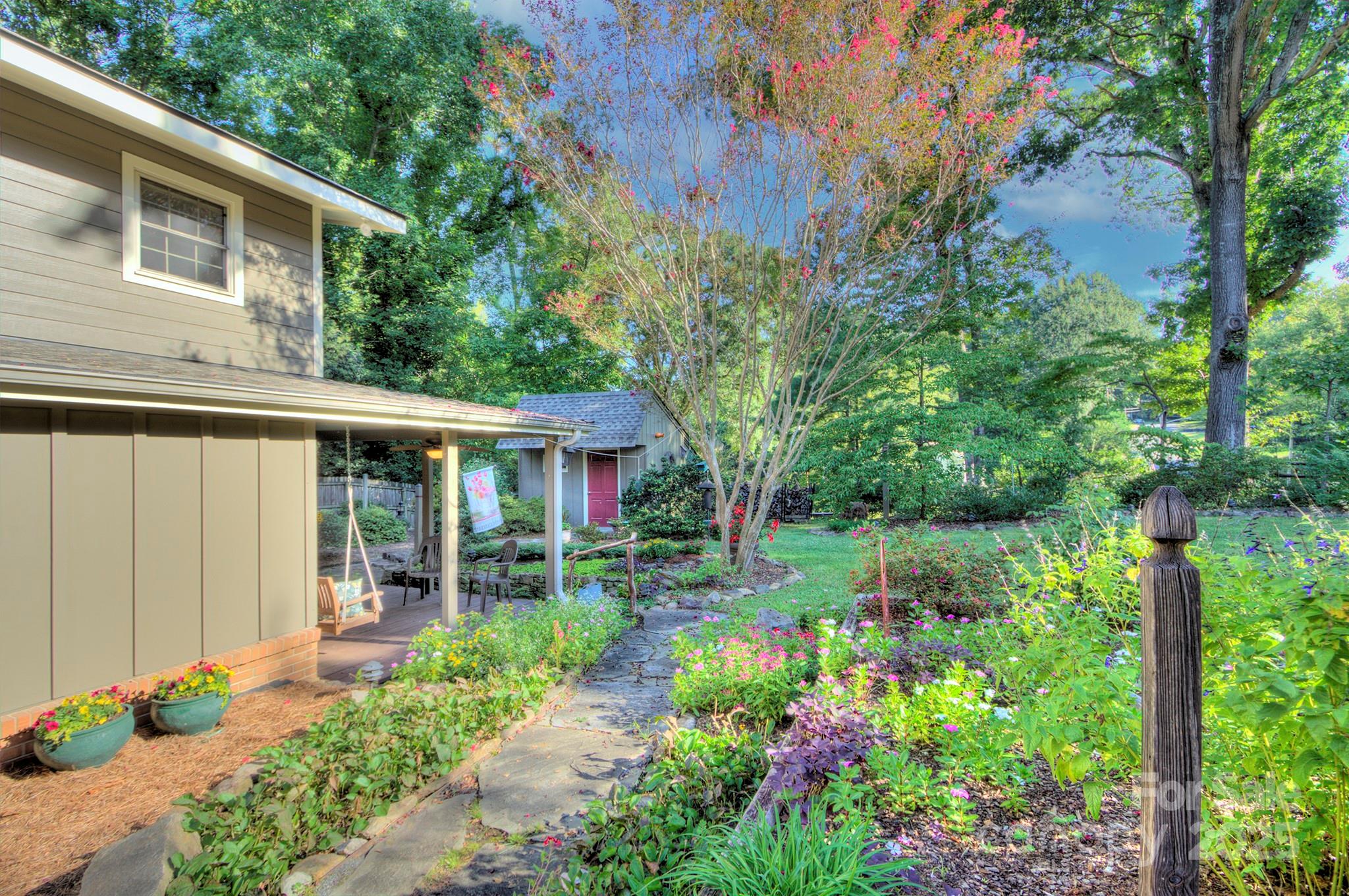 Property image 3 of 2825 Spring Valley Road in Spring Valley, Charlotte, NC 28210