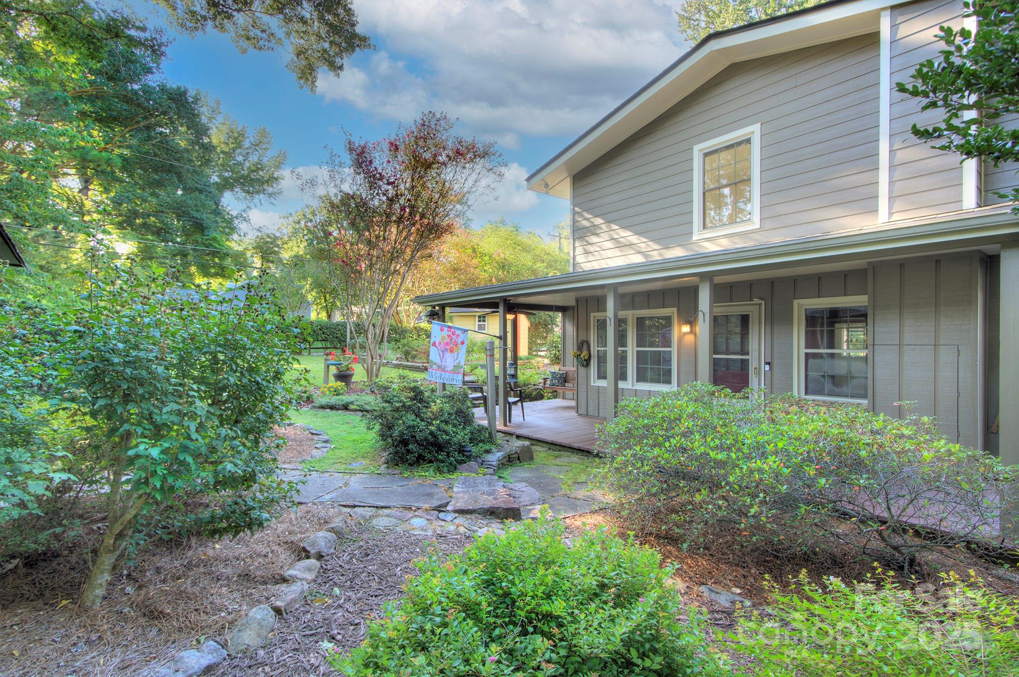 Property image 5 of 2825 Spring Valley Road in Spring Valley, Charlotte, NC 28210