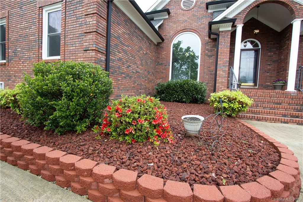 Property image 2 of 2103 Planters Knoll Drive in Clover Bend, Monroe, NC 28110