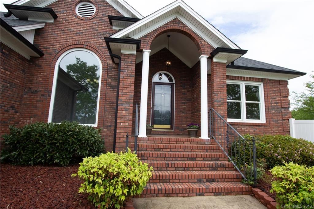 Property image 3 of 2103 Planters Knoll Drive in Clover Bend, Monroe, NC 28110