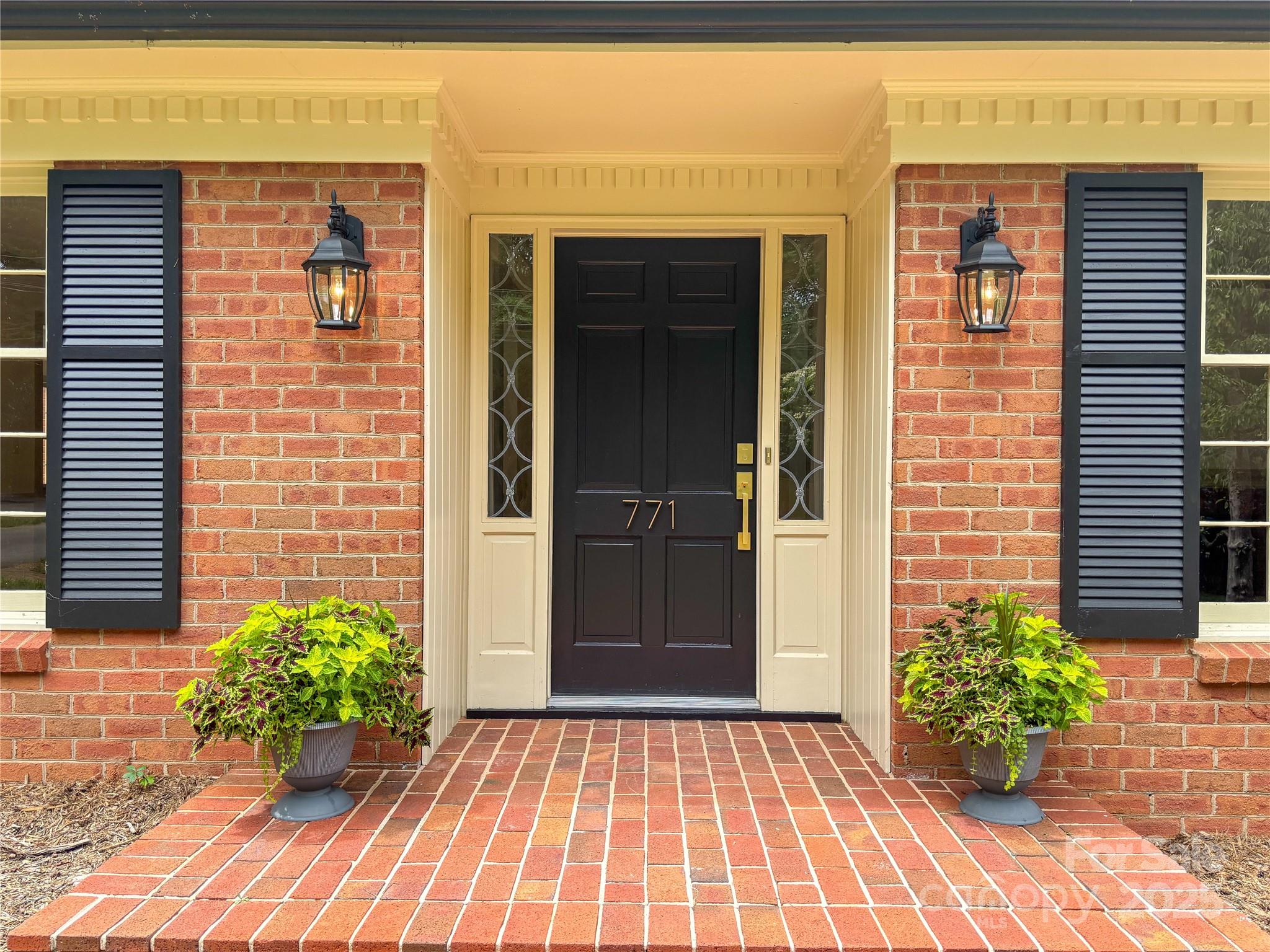 Property image 2 of 771 9th Street in Oakwood Terrace, Hickory, NC 28601