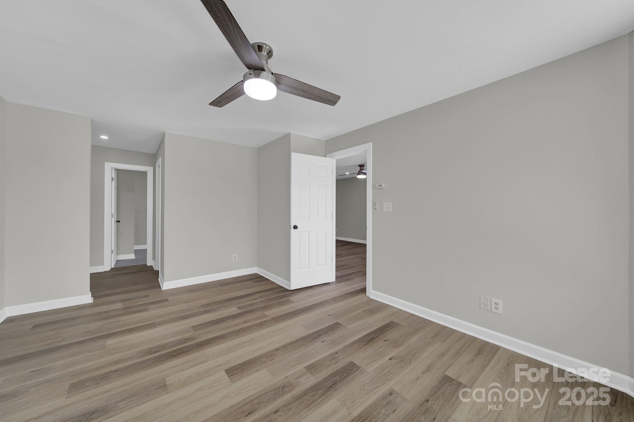 Property image 4 of 13824 Queens Harbor Road in Queens Harbor, Charlotte, NC 28278