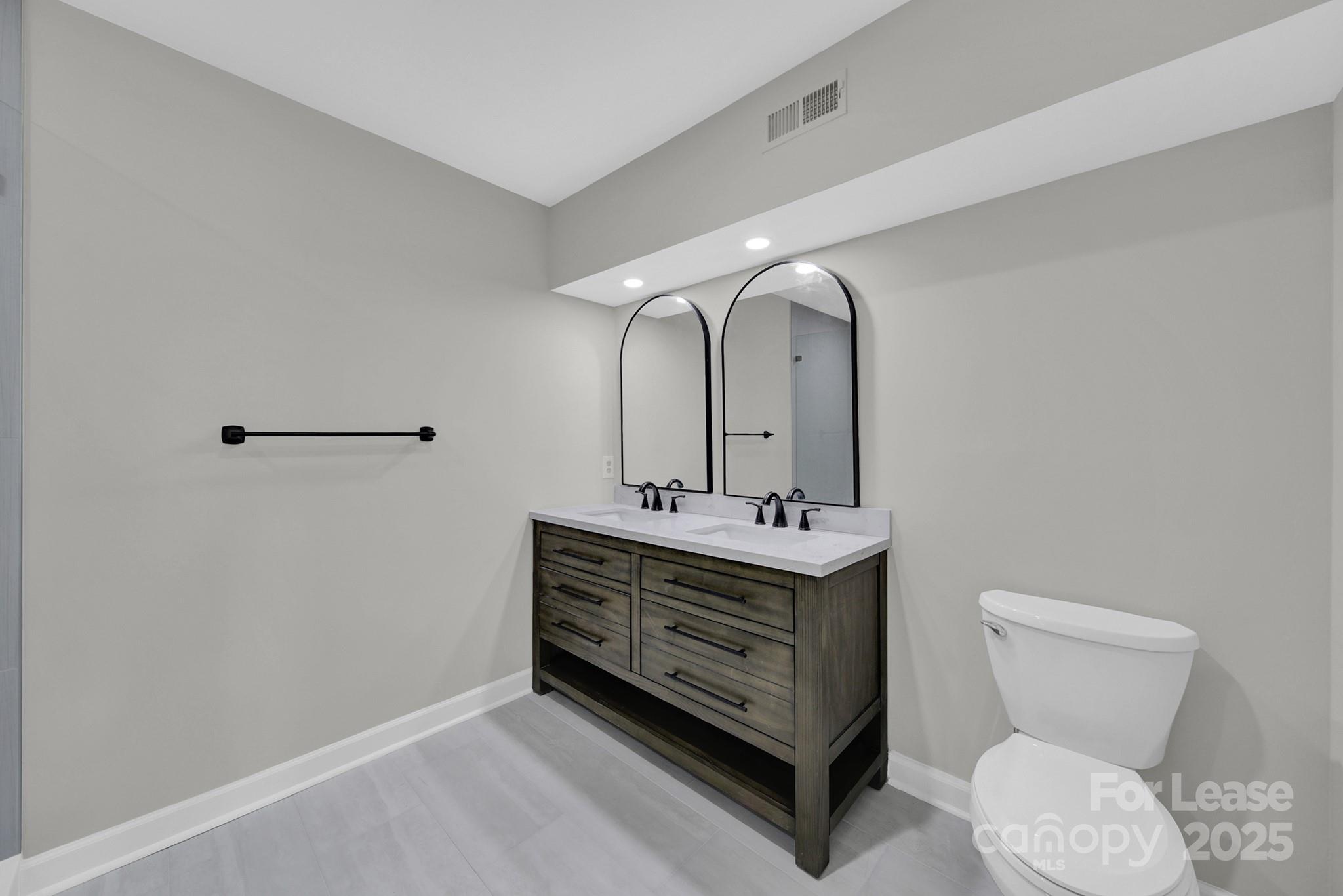 Property image 5 of 13824 Queens Harbor Road in Queens Harbor, Charlotte, NC 28278