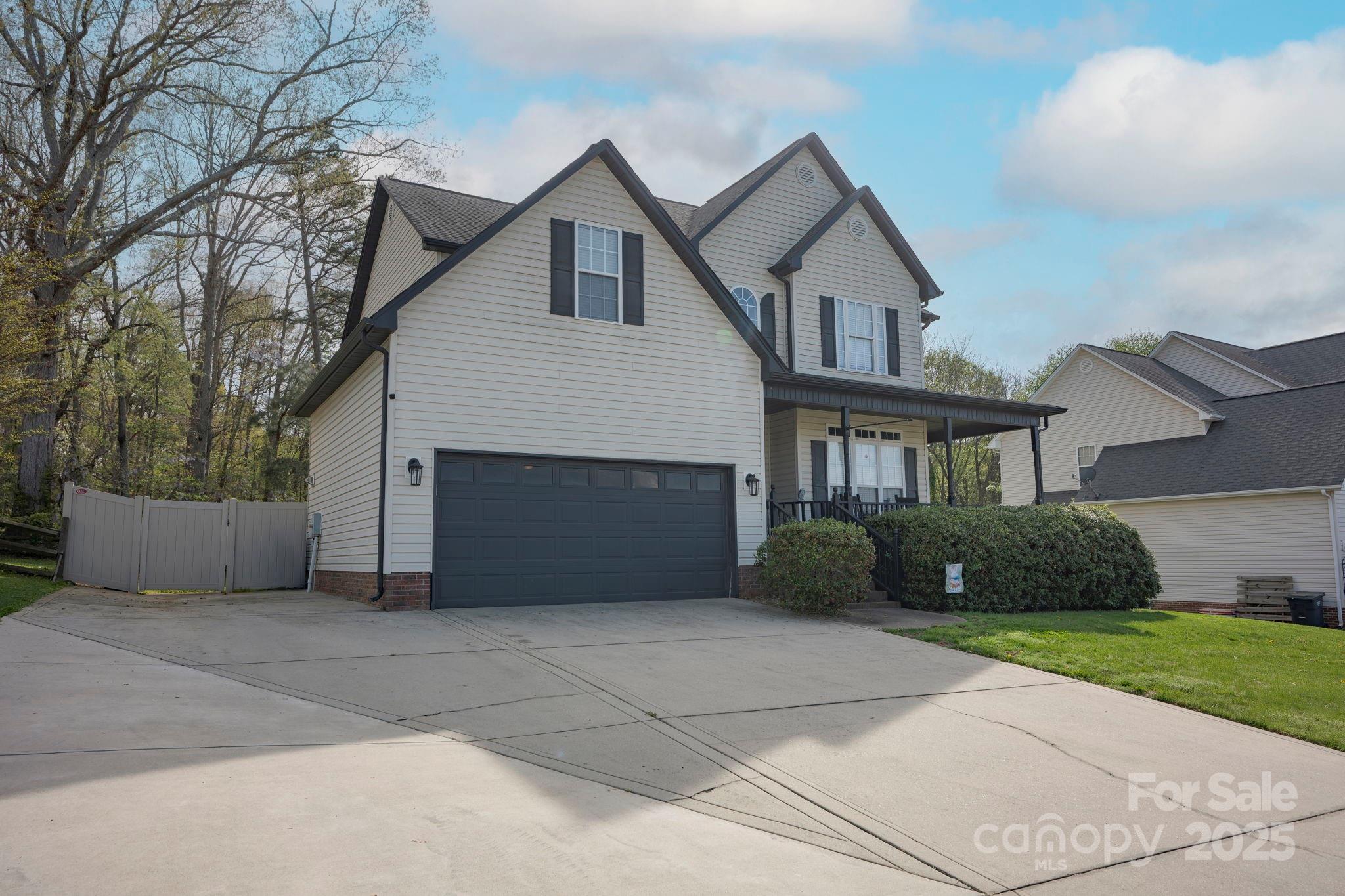 Property image 3 of 908 Carole Summey Drive in Summey Knoll, Dallas, NC 28034