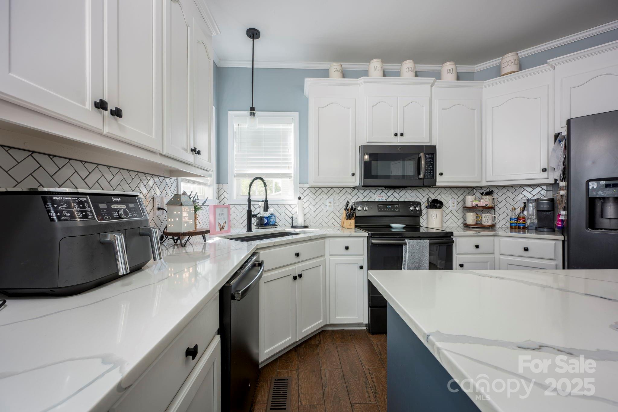Property image 5 of 908 Carole Summey Drive in Summey Knoll, Dallas, NC 28034