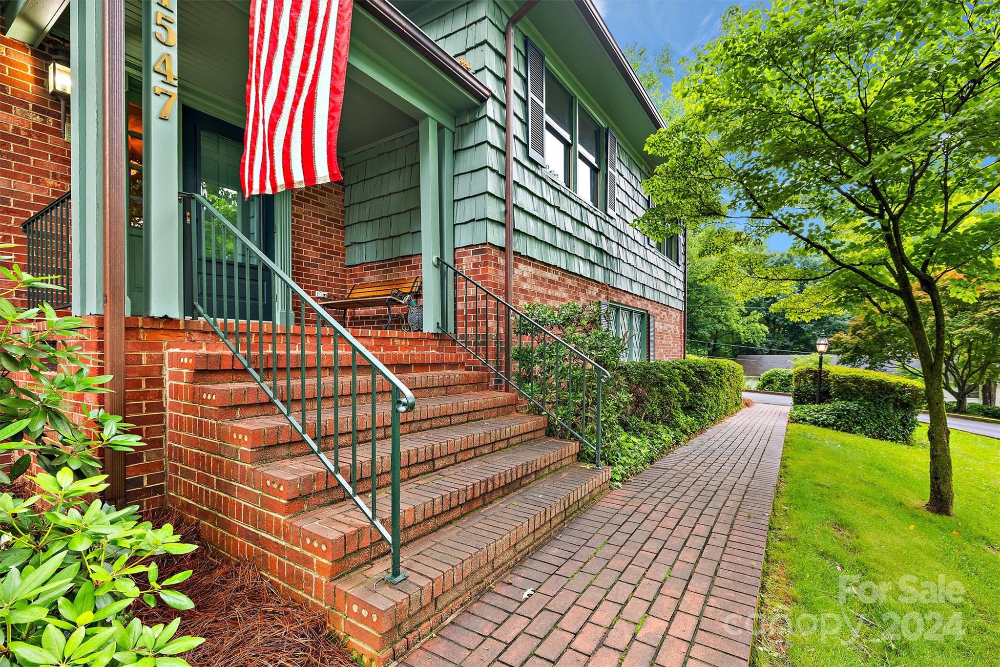 Property image 2 of 1547 Brentwood Circle in Dogwood Hills, Newton, NC 28658