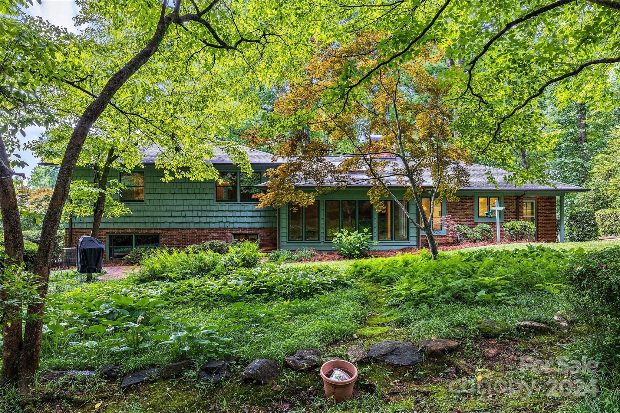 Property image 3 of 1547 Brentwood Circle in Dogwood Hills, Newton, NC 28658