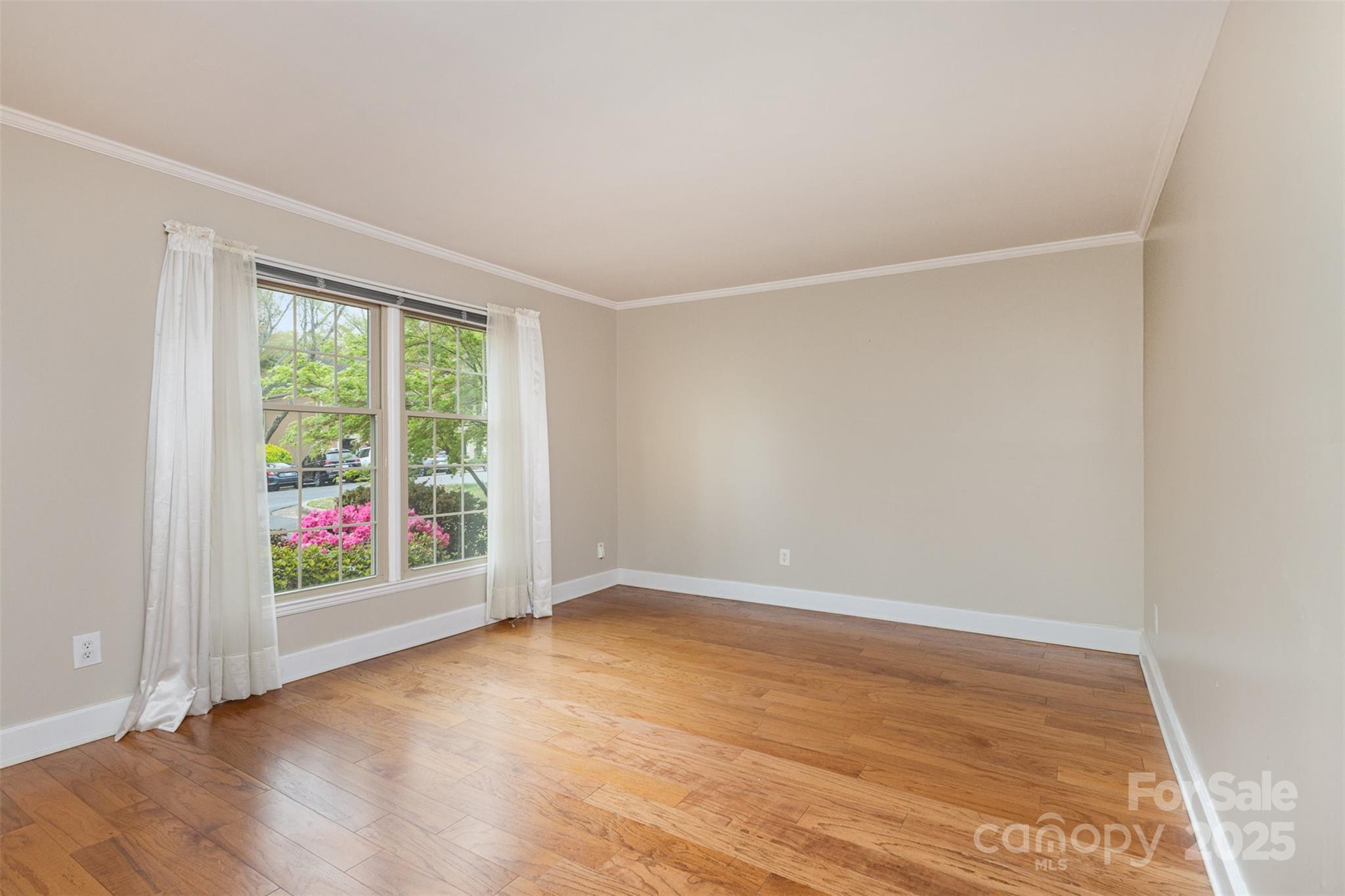 Property image 5 of 6801 Dumbarton Drive in Olde Georgetowne, Charlotte, NC 28210