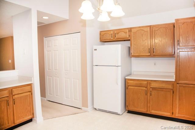 Property image 4 of 8426 Southgate Commons Drive in Southgate, Charlotte, NC 28277