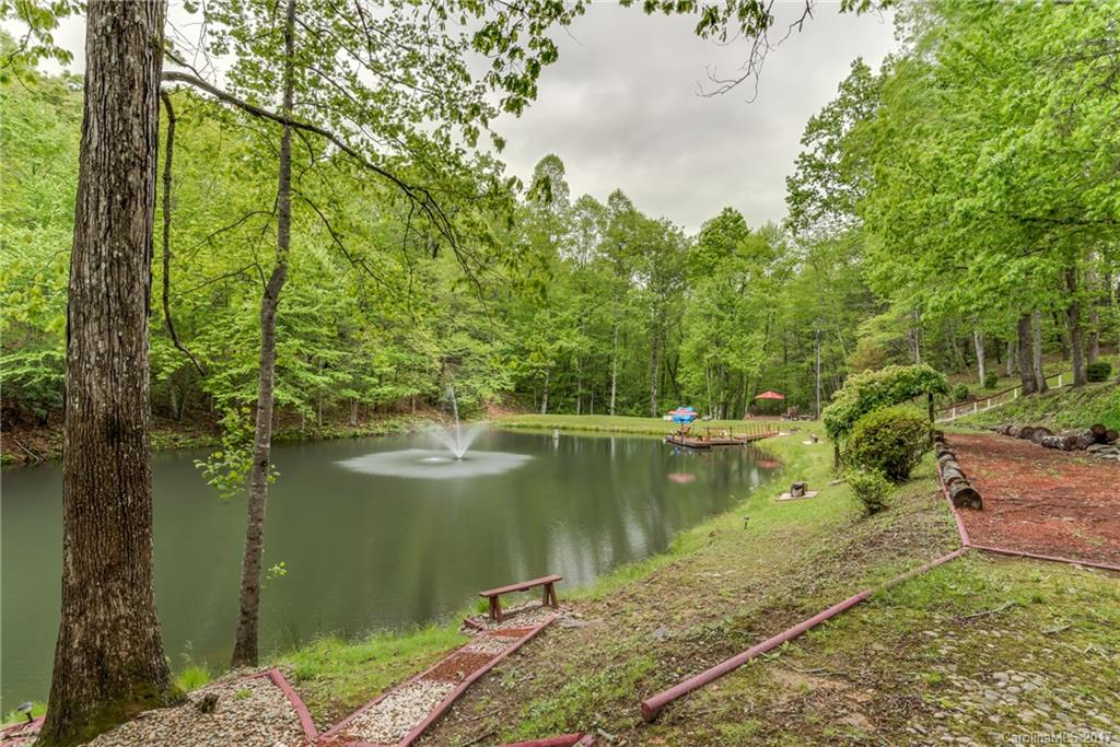 Property image 2 of 204 Woods End Drive in Jeter Mtn Terrace, Hendersonville, NC 28739