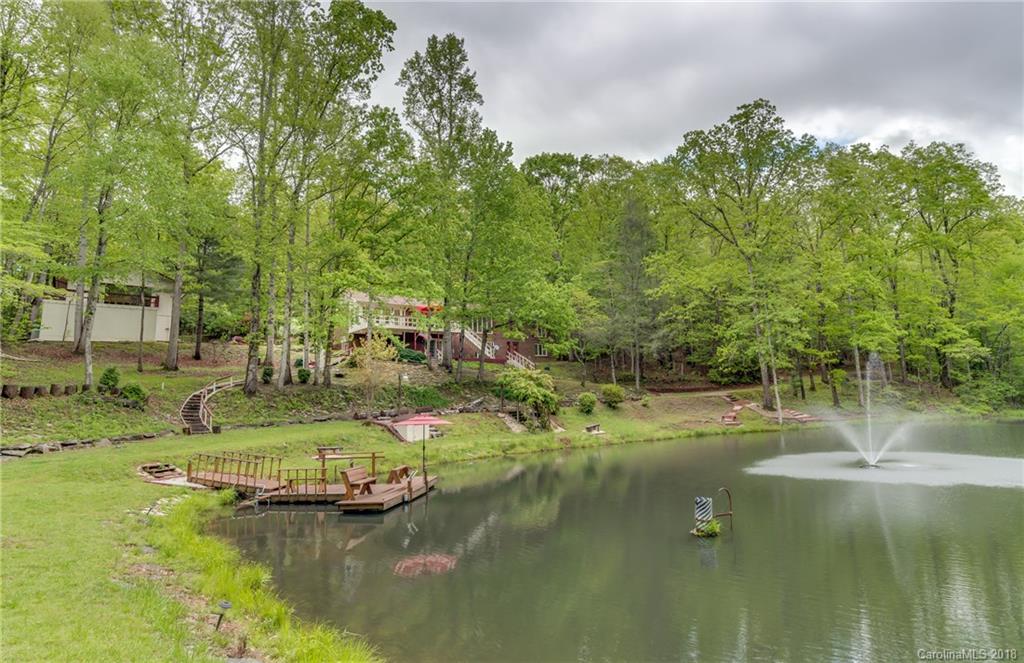 Property image 3 of 204 Woods End Drive in Jeter Mtn Terrace, Hendersonville, NC 28739