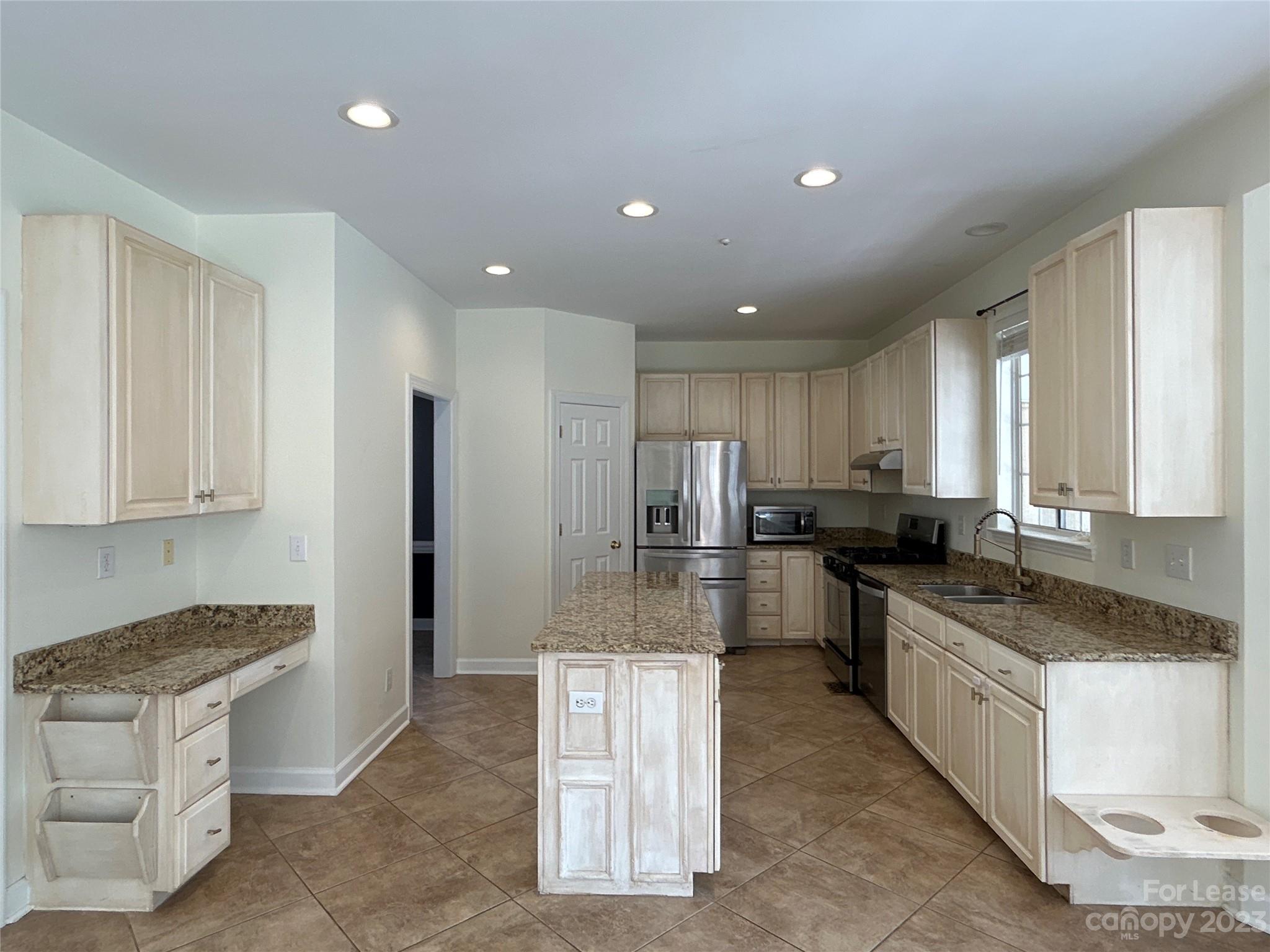 Property image 4 of 6237 Garamond Court in Providence Commons, Charlotte, NC 28270
