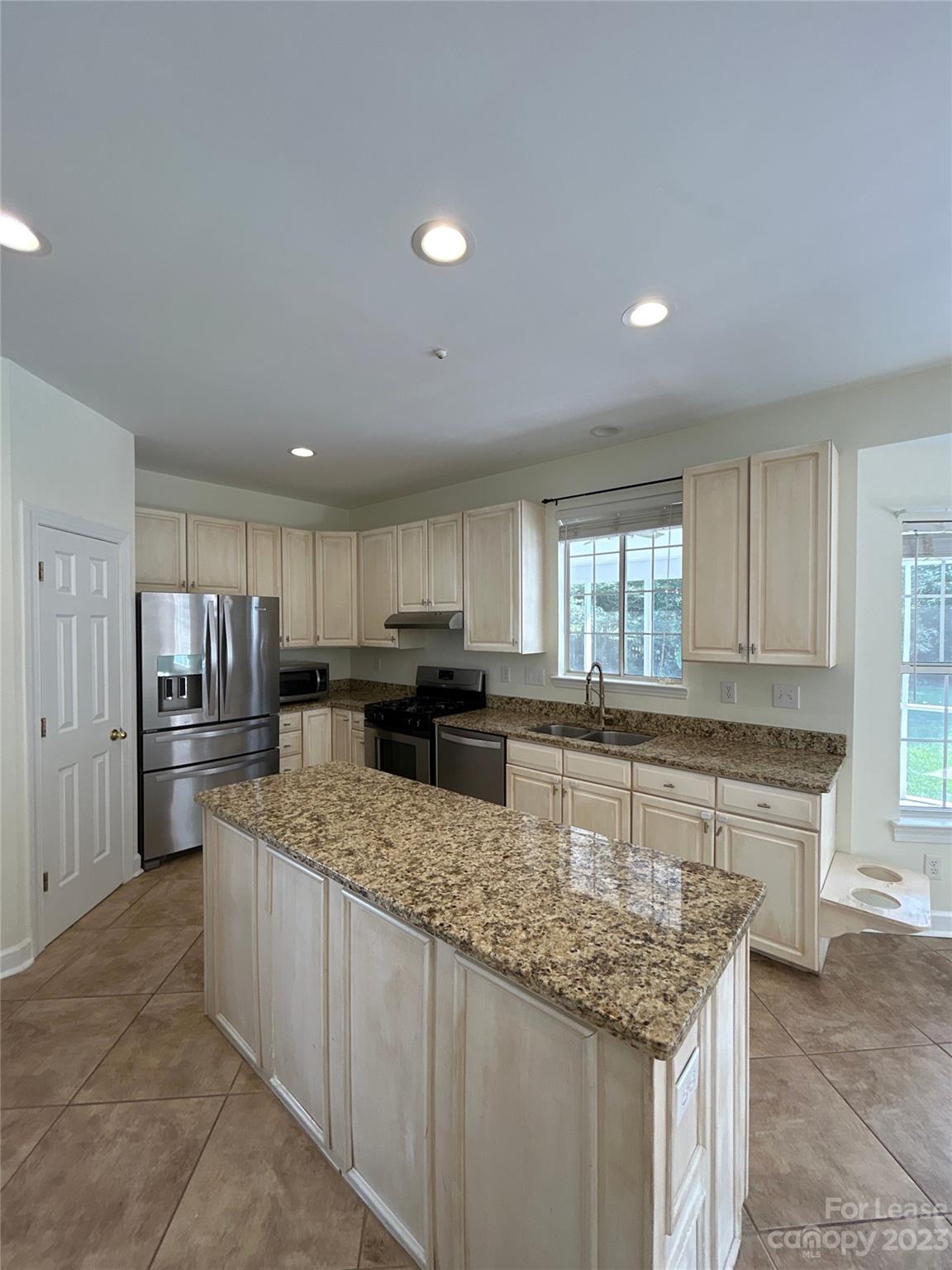 Property image 5 of 6237 Garamond Court in Providence Commons, Charlotte, NC 28270