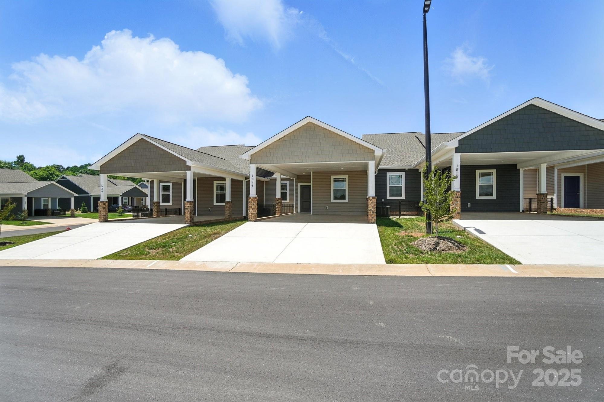 Property image 3 of 1524 29th Street in Sweetwater, Hickory, NC 28602