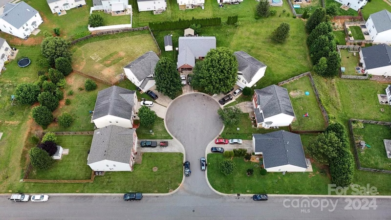 Property image 4 at 604 Castlefin Court, Statesville, NC 28625