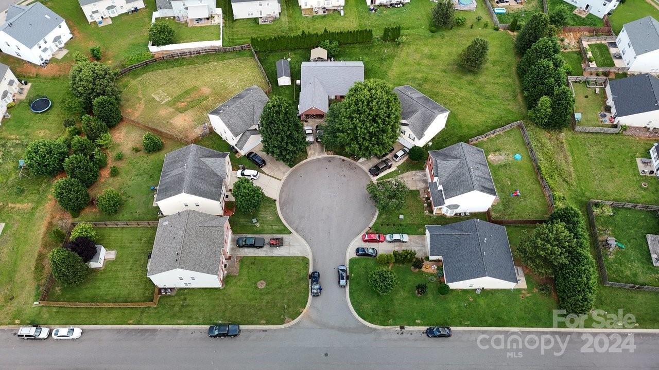Property image 4 of 604 Castlefin Court in Taras Trace, Statesville, NC 28625