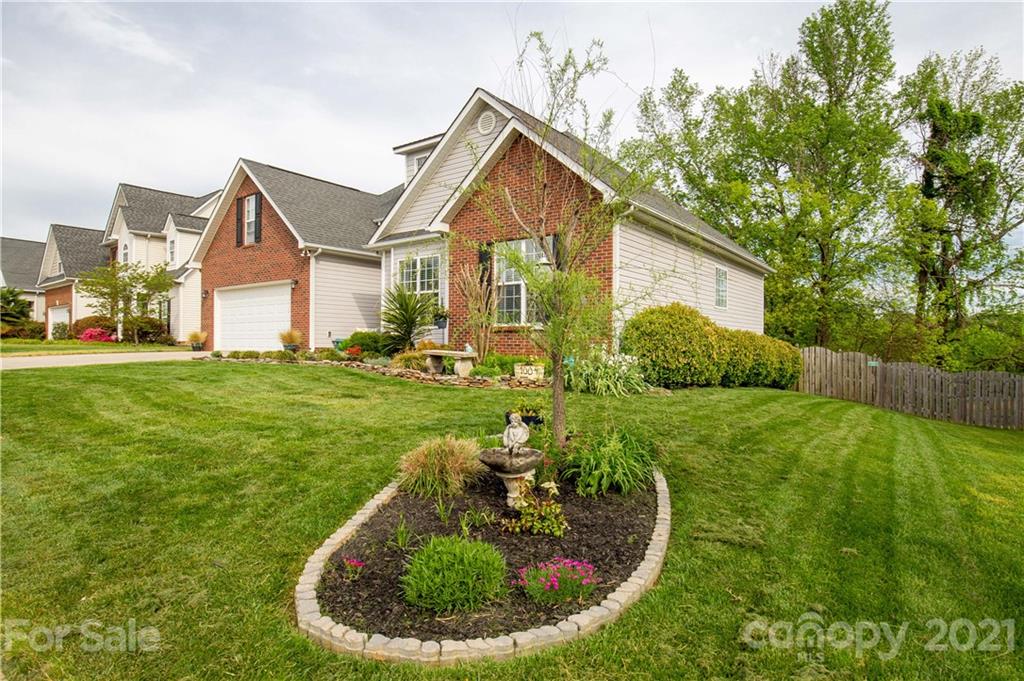 Property image 2 of 1004 Blazing Star Lane in Wincrest, Monroe, NC 28110
