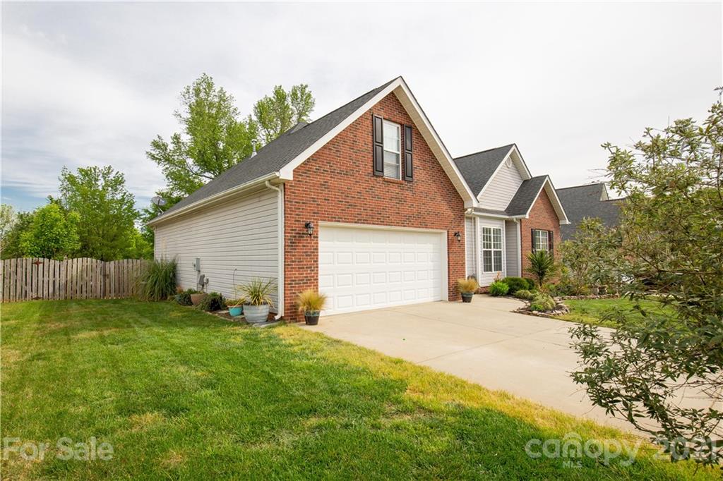 Property image 3 of 1004 Blazing Star Lane in Wincrest, Monroe, NC 28110