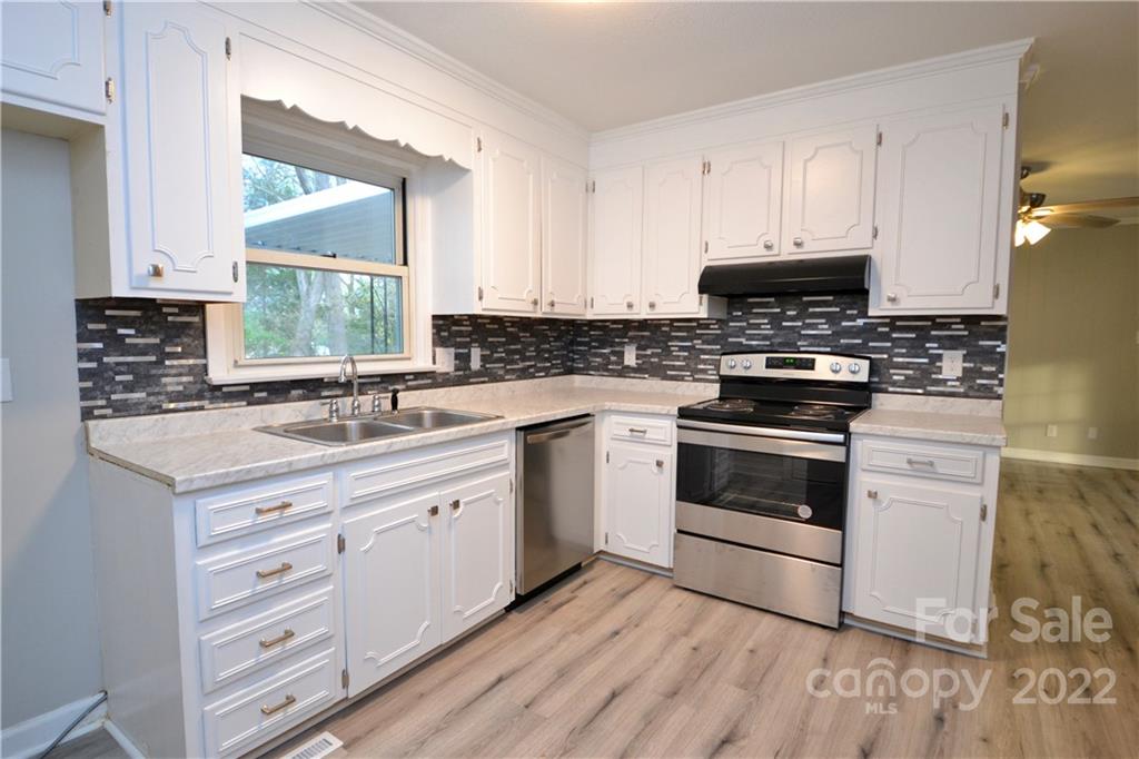 Property image 4 of 212 Cedarwood Drive in Westcliffe, Salisbury, NC 28147