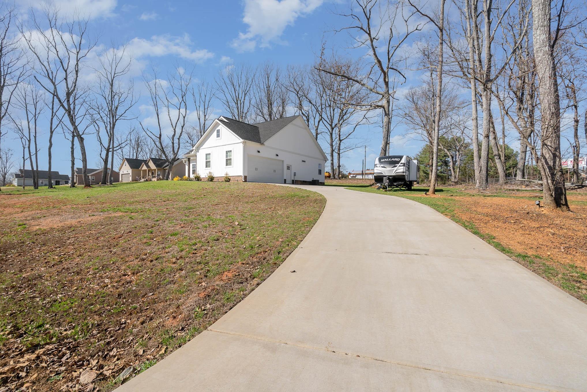 Property image 3 of 1747 Ivey Court in Ivey Ridge, Maiden, NC 28650
