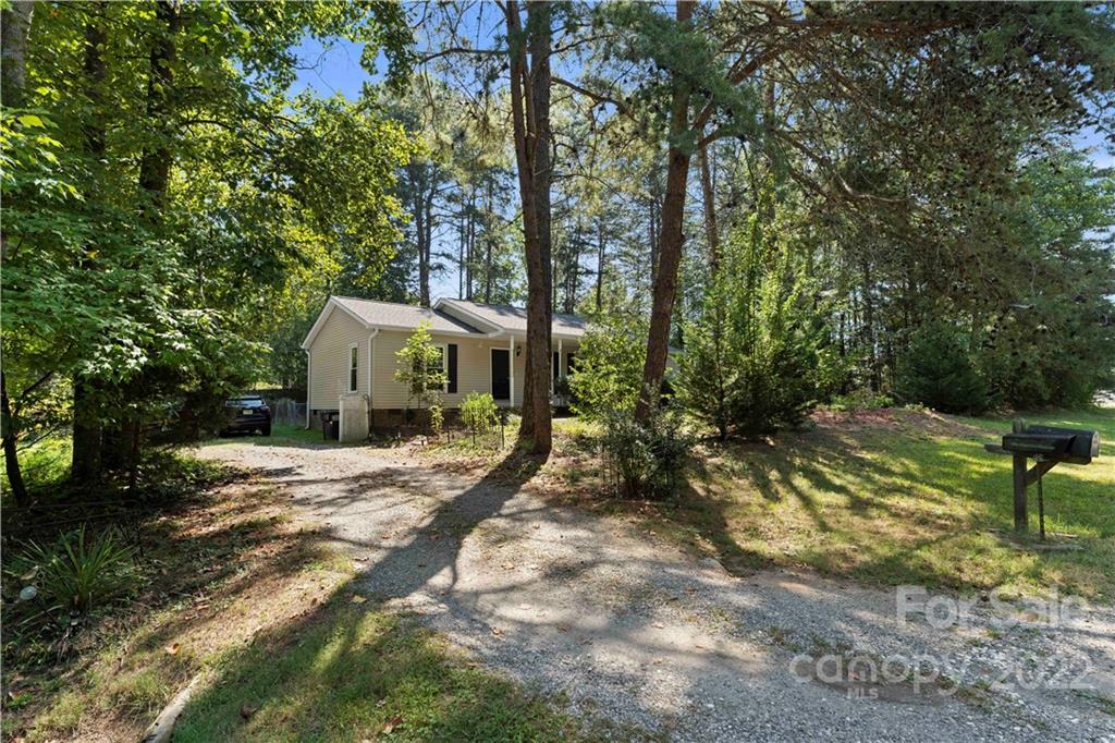 Property image 4 of 106 Brookridge Lane in Brookridge Shores, Mooresville, NC 28117