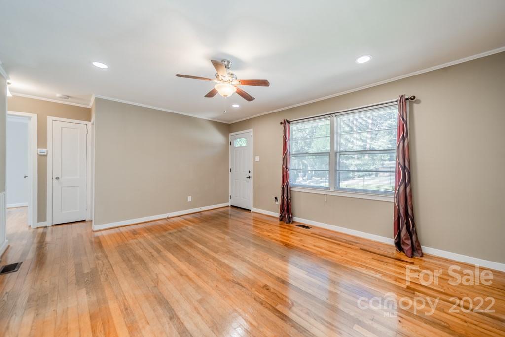 Property image 5 of 4220 Howie Circle in Howie Acres, Charlotte, NC 28205