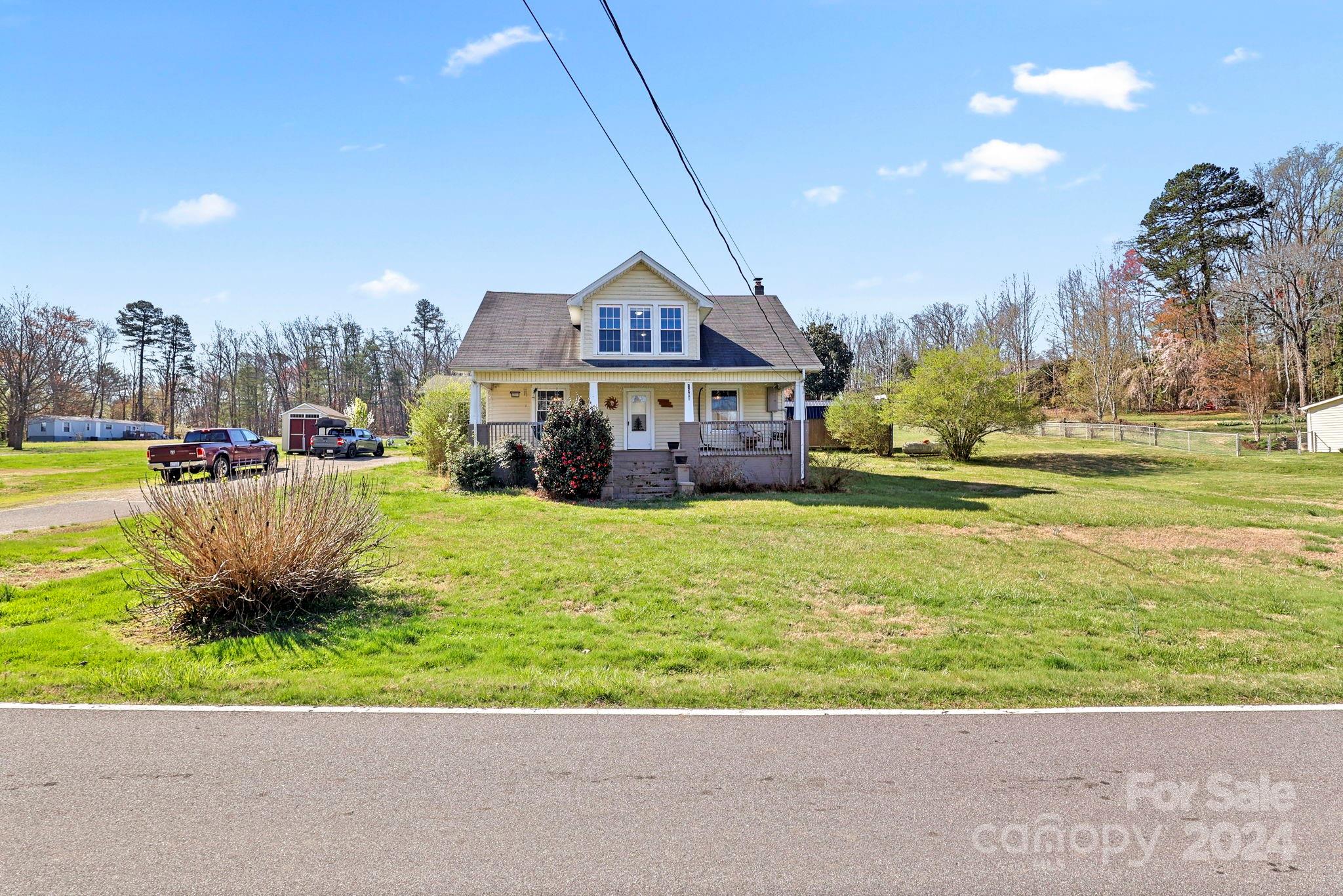 Property image 2 of 1555 Fairway Acres Road in Fairway Acres, Lenoir, NC 28645