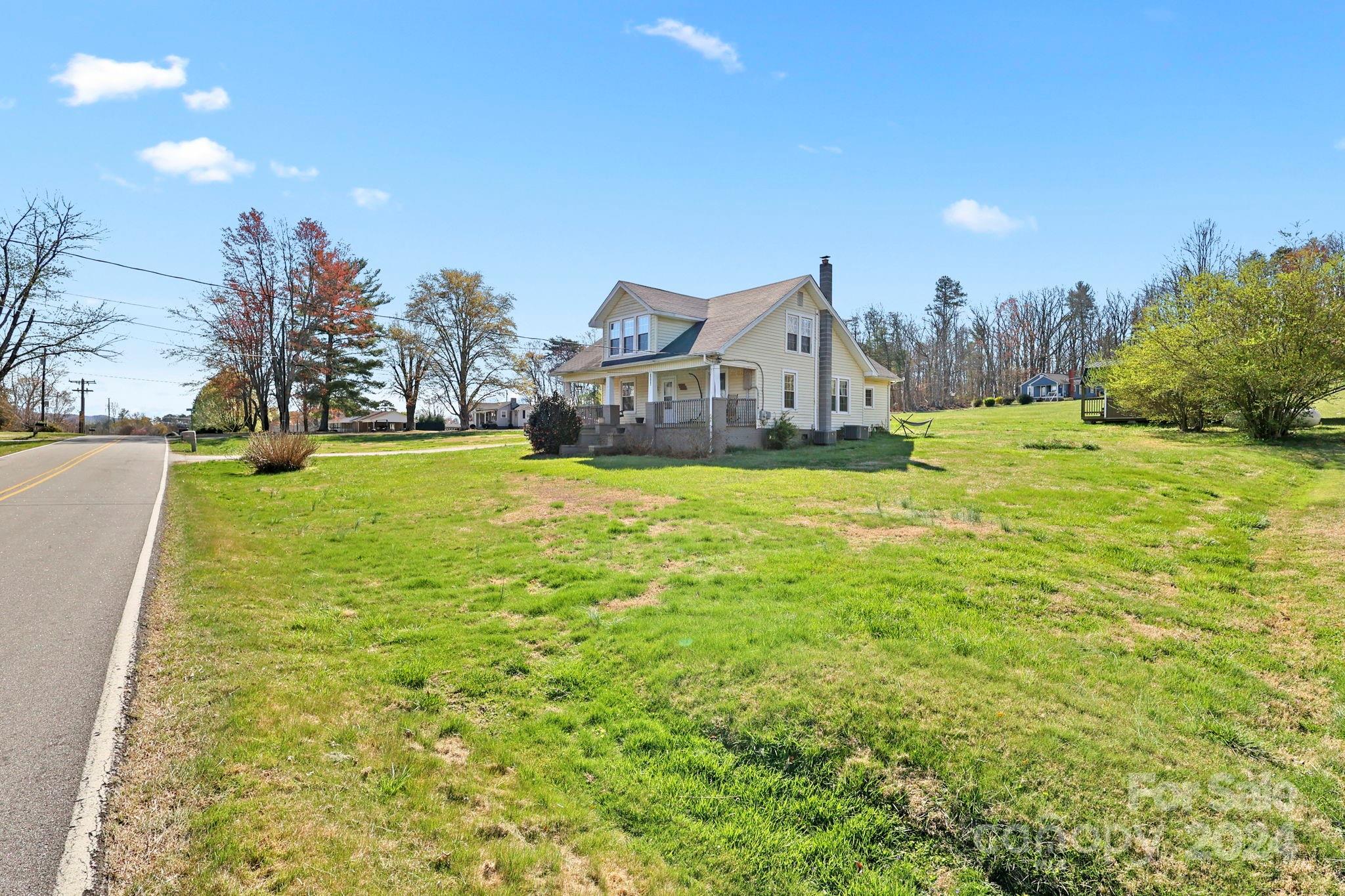 Property image 3 of 1555 Fairway Acres Road in Fairway Acres, Lenoir, NC 28645