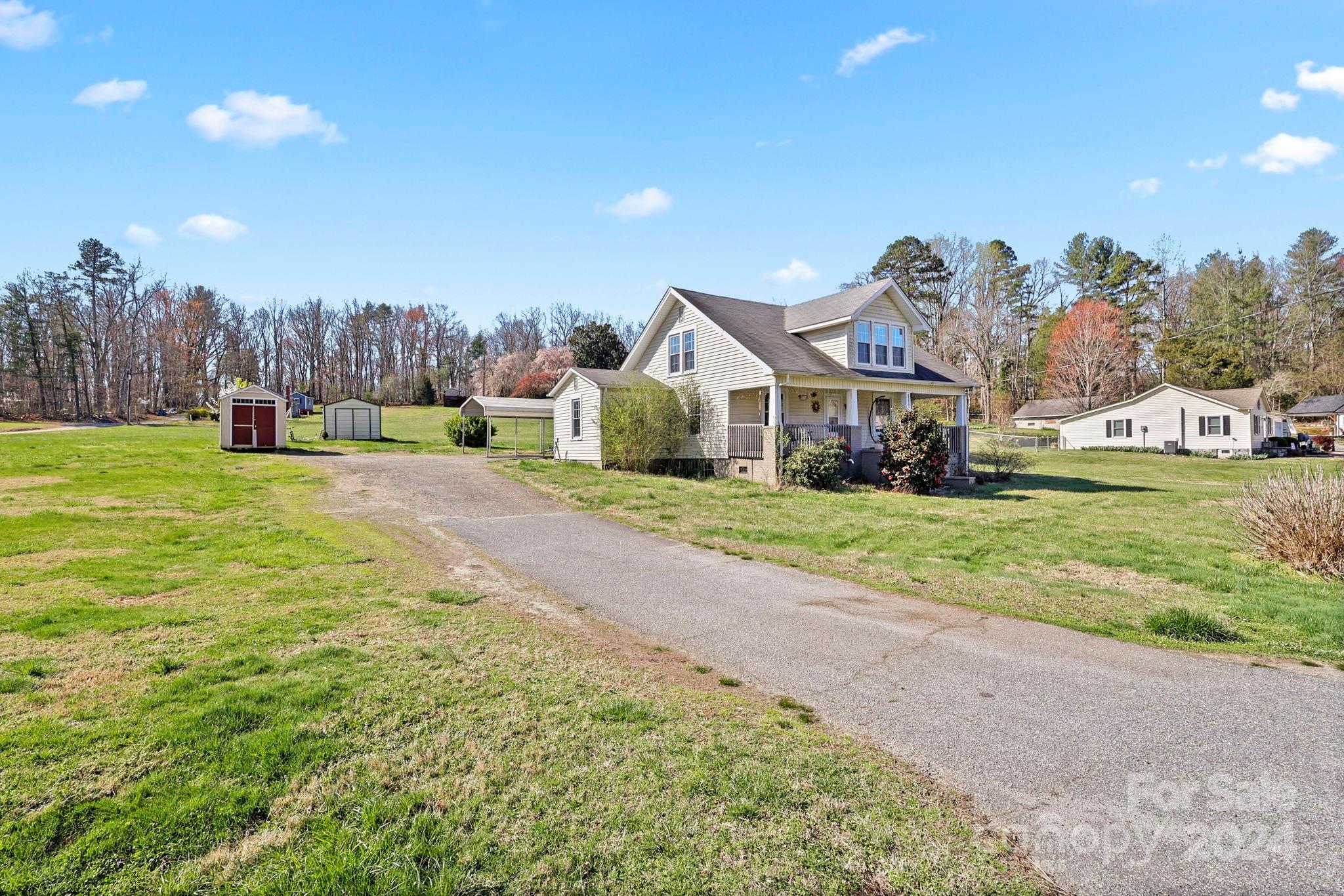 Property image 5 of 1555 Fairway Acres Road in Fairway Acres, Lenoir, NC 28645