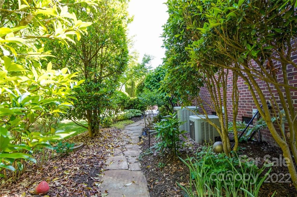 Property image 4 of 4733 Mcdade Lane in Cramer woods, Gastonia, NC 28056