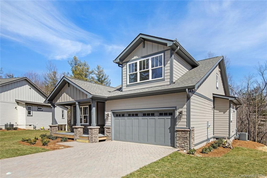 Property image 3 of 97 Hogans View Circle in Hawks Ridge, Hendersonville, NC 28739