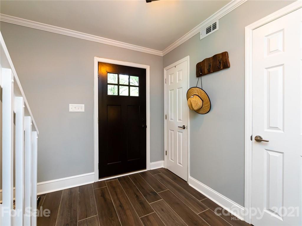 Property image 4 of 4134 Foxmoor Drive in Carmel Valley, Charlotte, NC 28226