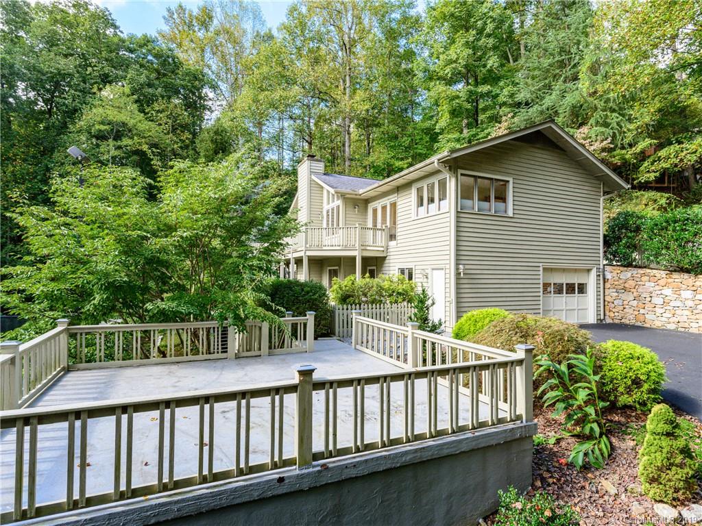 Property image 3 of 216 Camellia Way in Timbercreek, Hendersonville, NC 28739