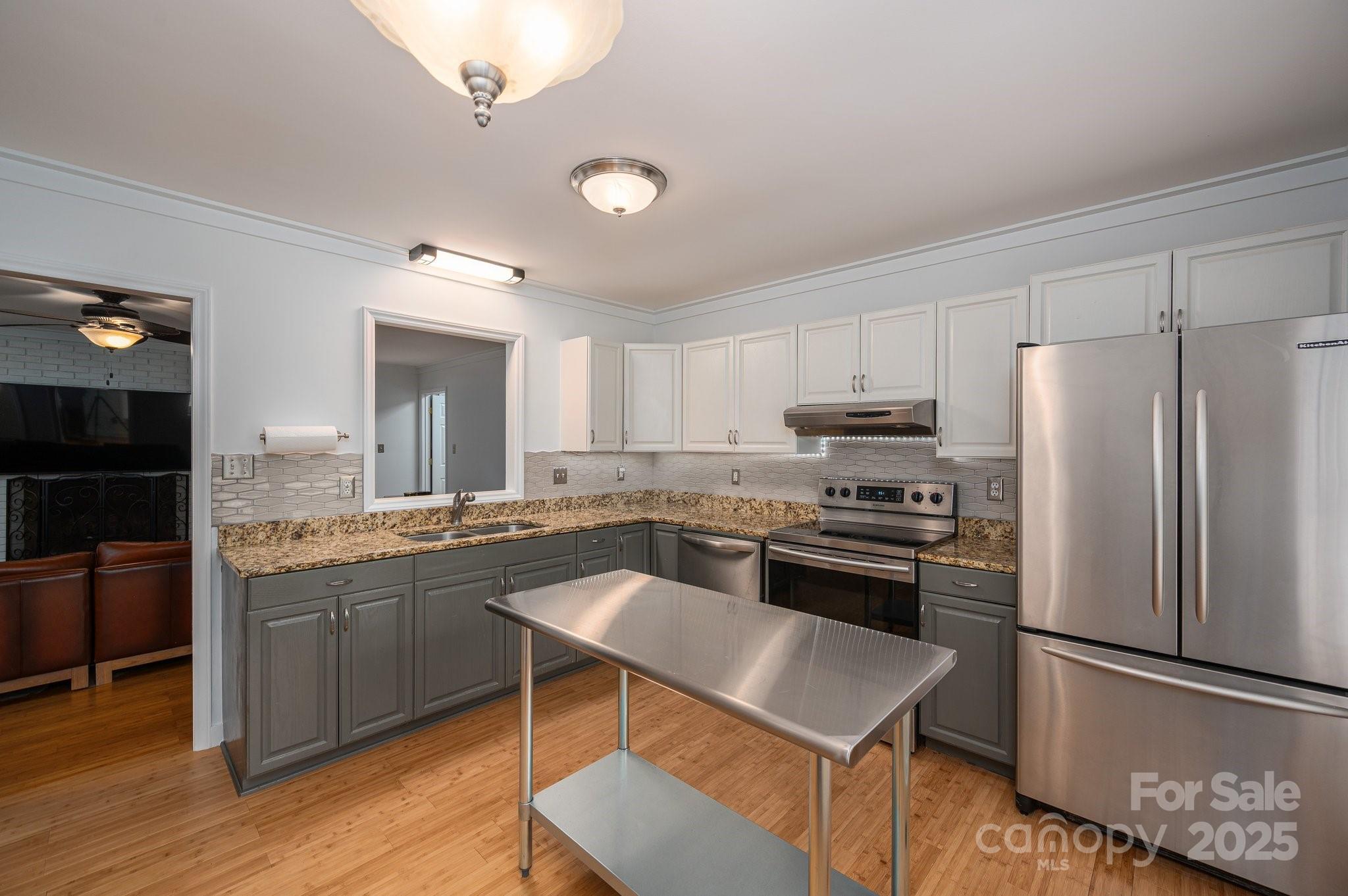 Property image 4 of 2418 Live Oak Court in Castlewood, Gastonia, NC 28056