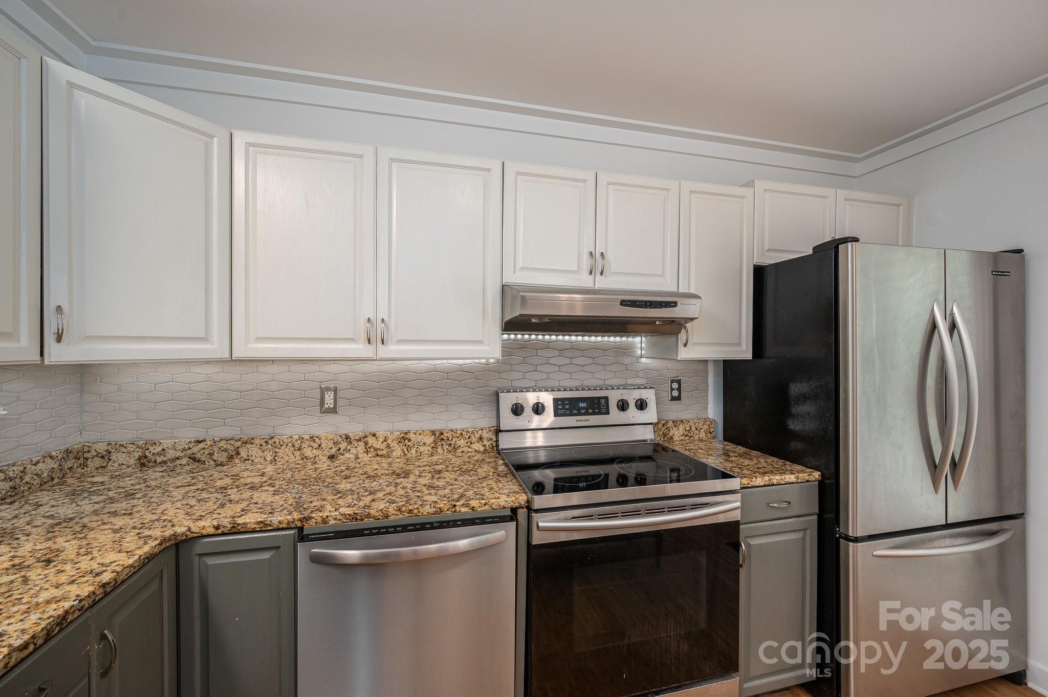 Property image 5 of 2418 Live Oak Court in Castlewood, Gastonia, NC 28056