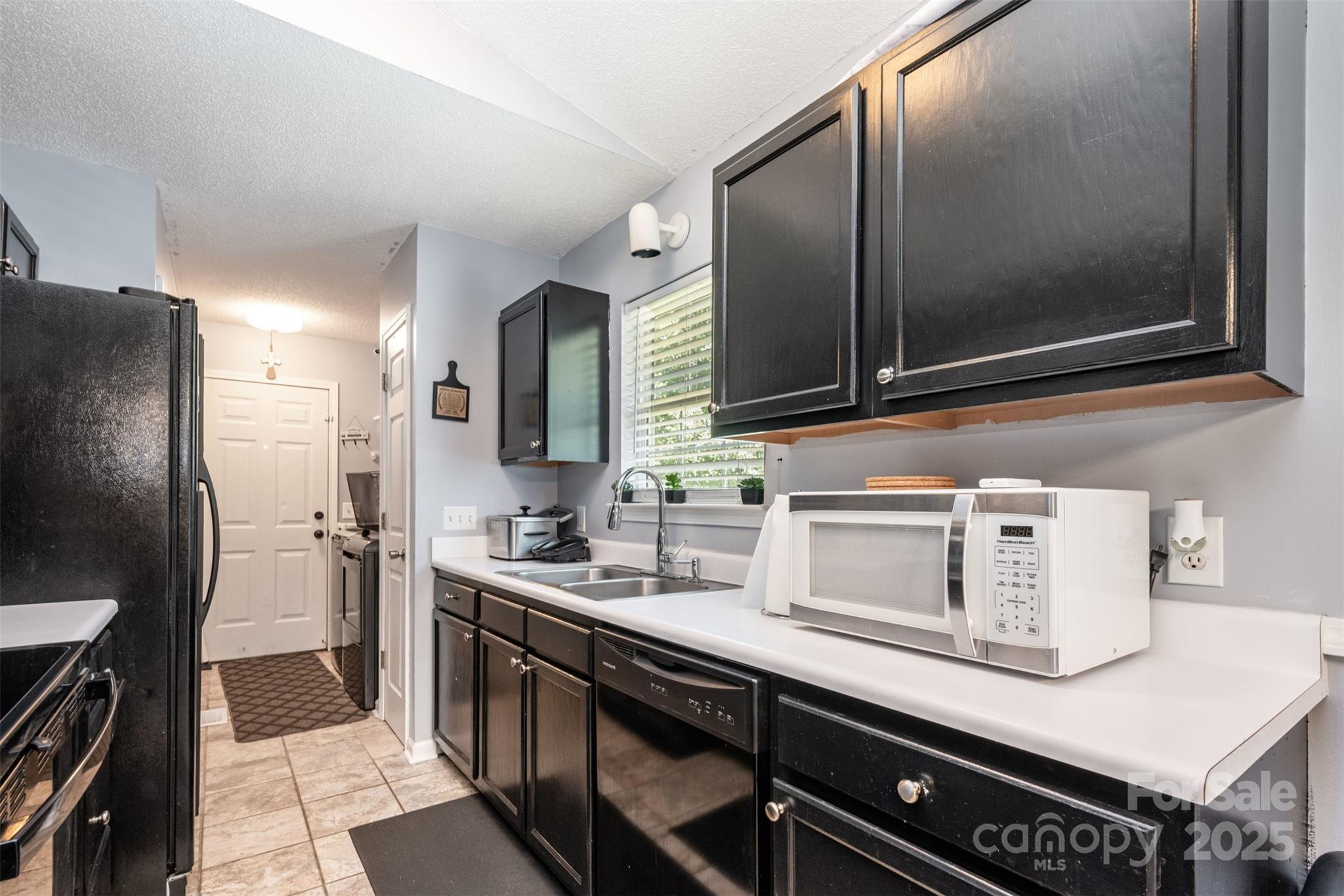 Property image 3 of 704 Willow Road in Rolling Hills, Salisbury, NC 28147