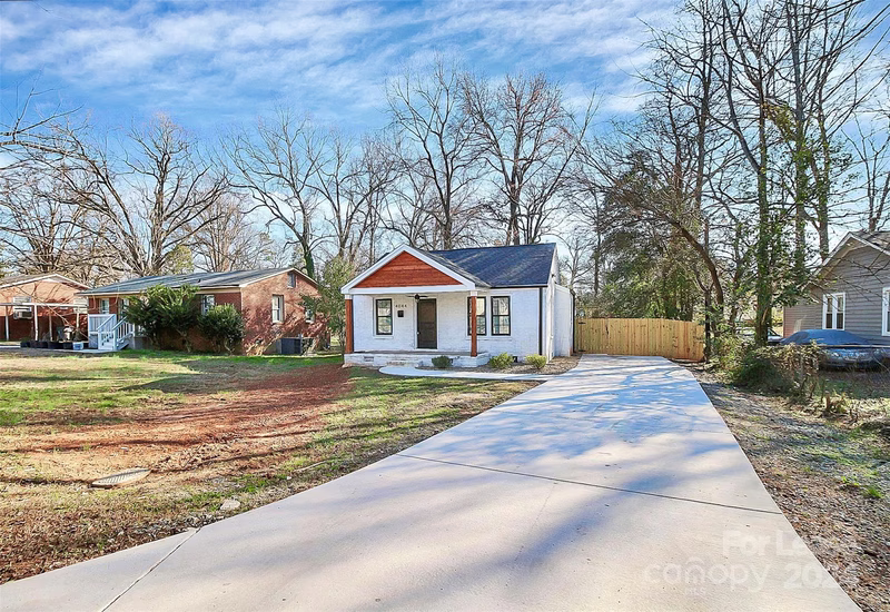 Property image 4 at 4044 Dinglewood Avenue, Charlotte, NC 28205