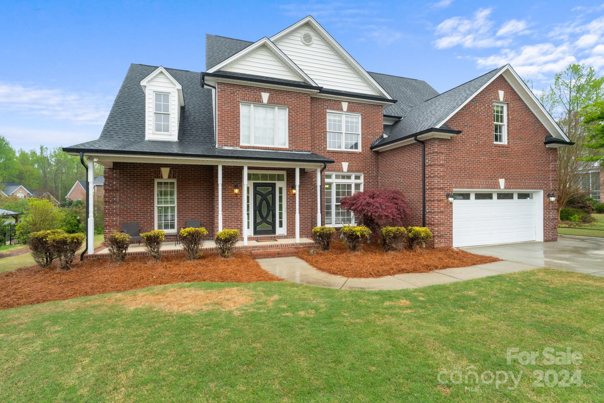 Property image 2 of 5205 Featherstone Court in Cramer Woods, Gastonia, NC 28056