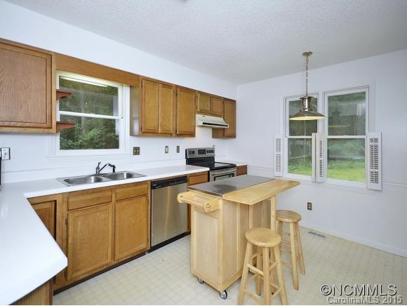 Property image 5 of 150 Larchmont Drive in Tamarac, Hendersonville, NC 28791