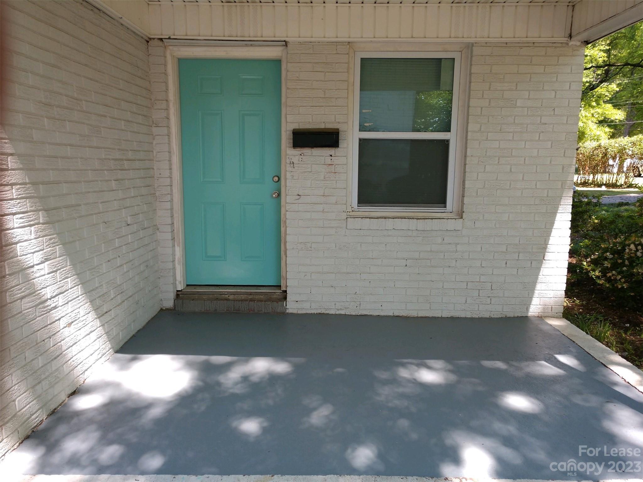Property image 3 of 4207 Dinglewood Avenue in Howie Acres, Charlotte, NC 28205