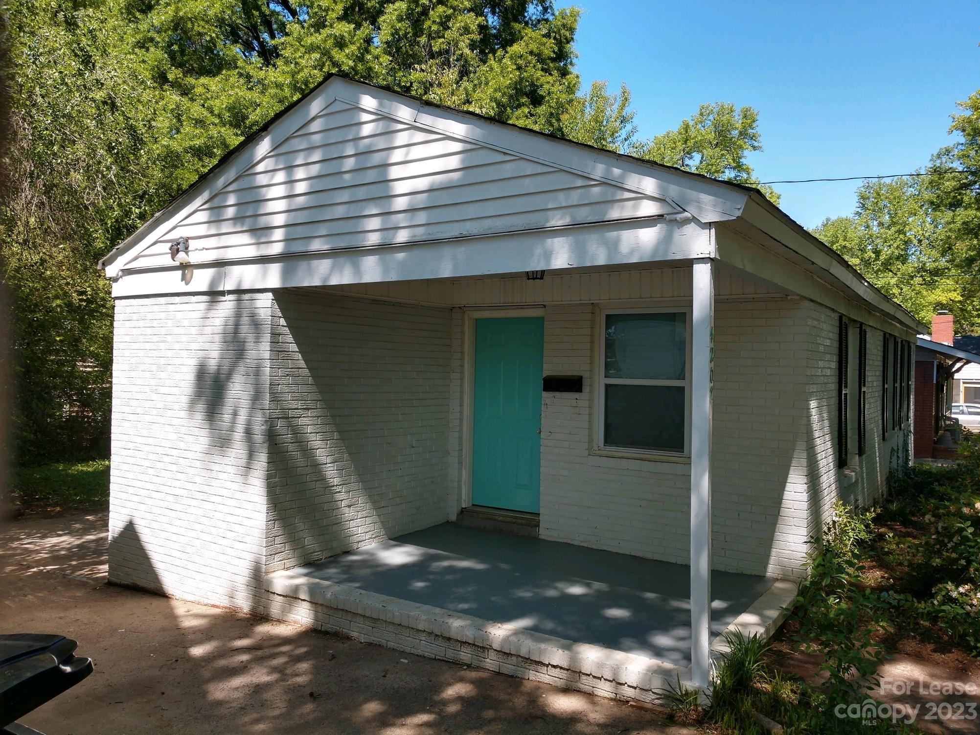 Property image 4 of 4207 Dinglewood Avenue in Howie Acres, Charlotte, NC 28205