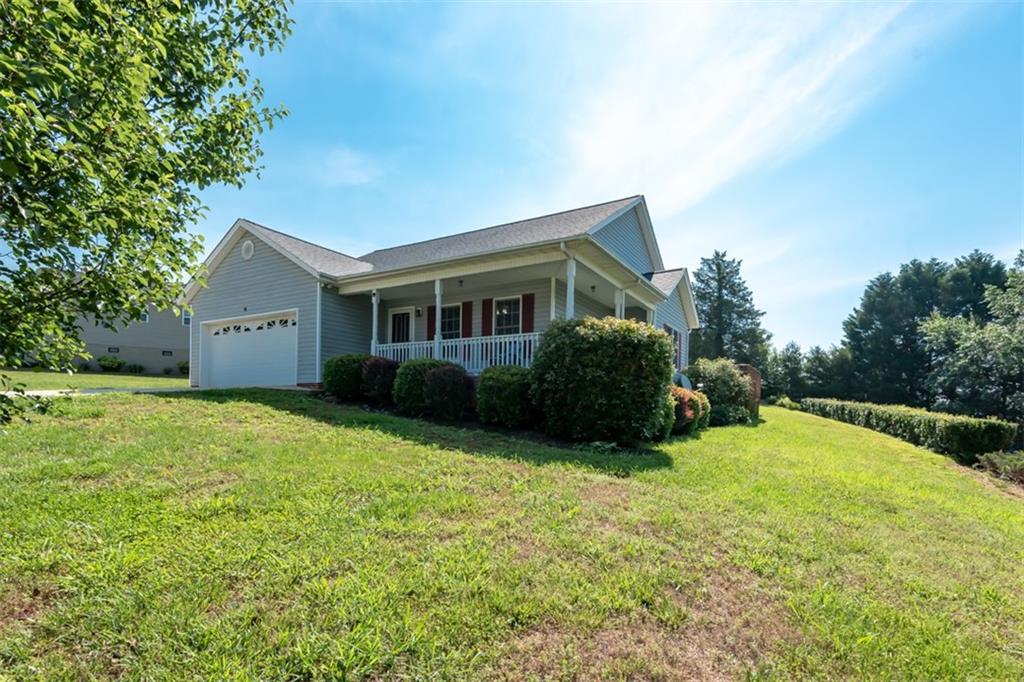 Property image 4 of 3720 Serenity Drive in Melrose Place, Hickory, NC 28602