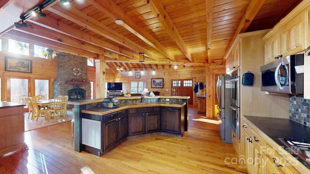 Property image 2 of 714 Heartwood Drive in Forest Heights, Marion, NC 28752