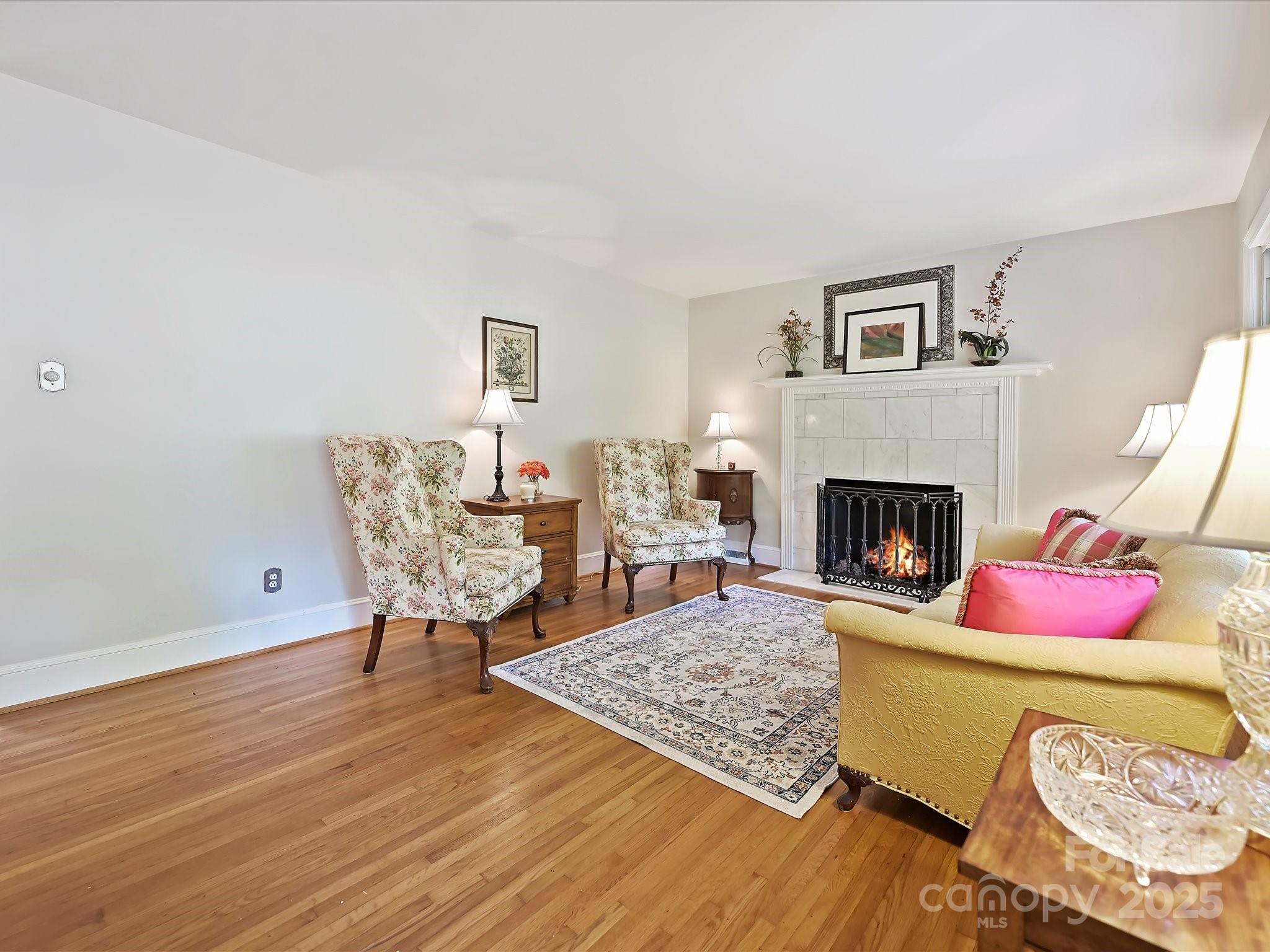 Property image 2 of 900 Camborne Place in Montclaire, Charlotte, NC 28210